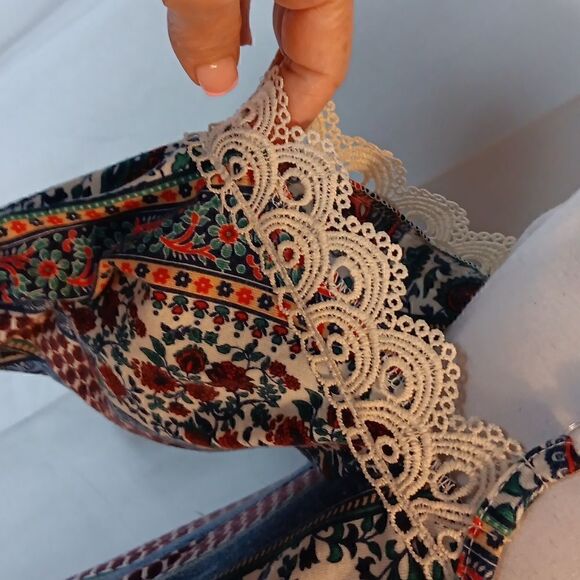 NoBo Cold Shoulder Floral Paisley Cropped Top - Picture 5 of 7